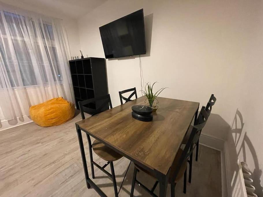 Stunning 2 Bedroom On Tower Bridge Londres Exterior foto
