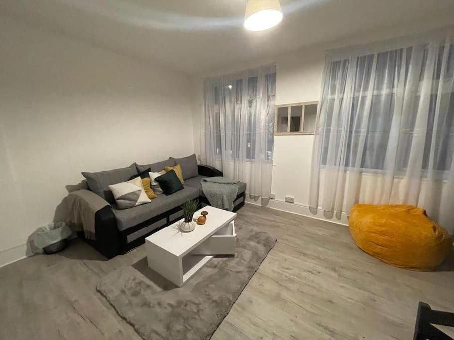 Stunning 2 Bedroom On Tower Bridge Londres Exterior foto